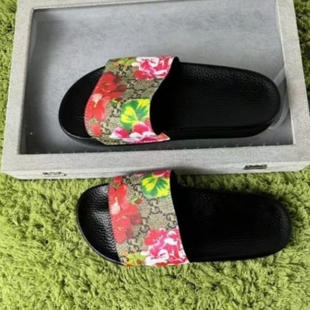 Gucci Supreme Slide Sandal - Picture 4 of 5
